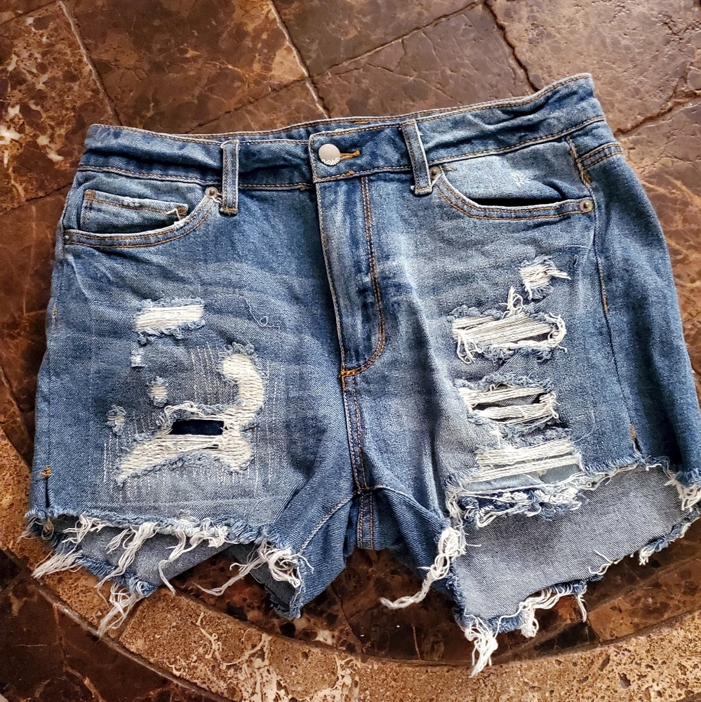 No Boundaries Distressed Jean Shorts 9